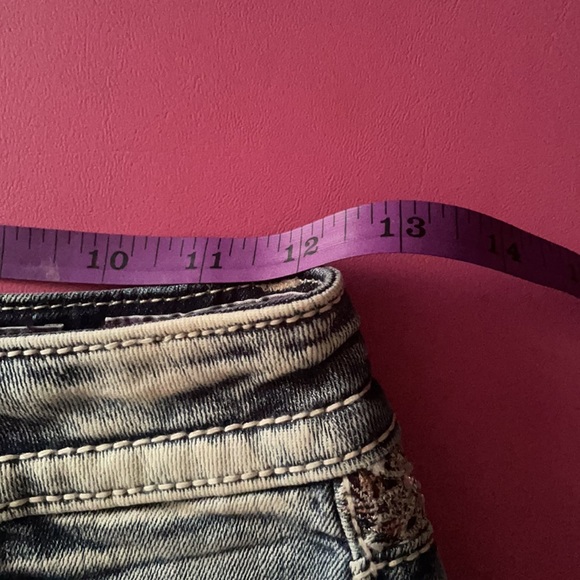 Miss me low rise short sz 24 nwot took them off before I tried on - Picture 2 of 6